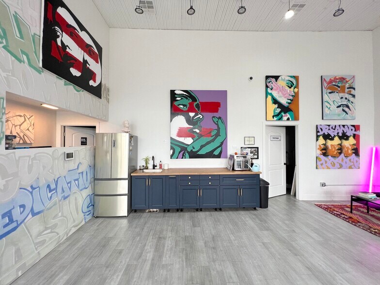 More Photos Of 107 East St, Hutto Storefront Retail Office For Sale