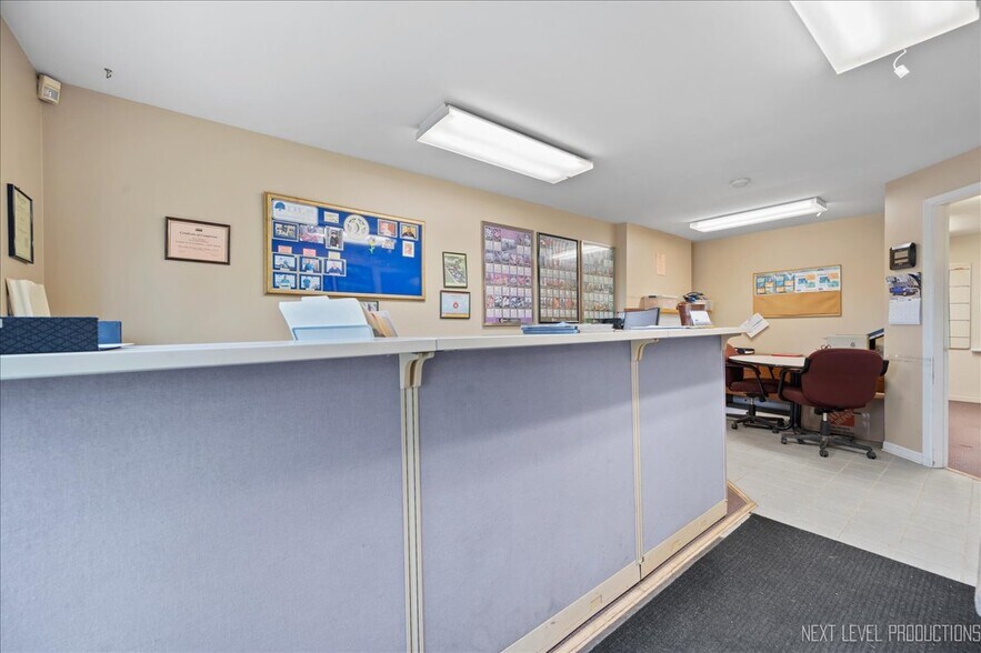 More Photos Of 632 W Colfax St, Palatine Flex For Sale