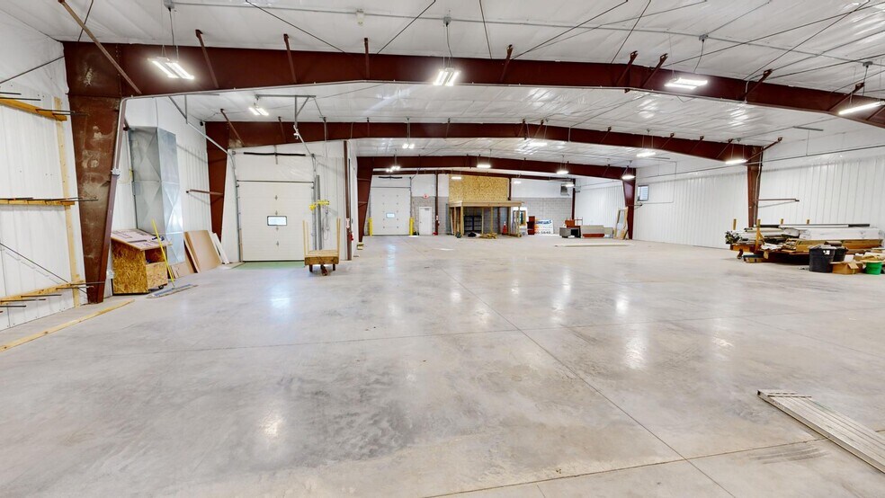 More Photos Of 1985 American Dr, Neenah Flex For Sale