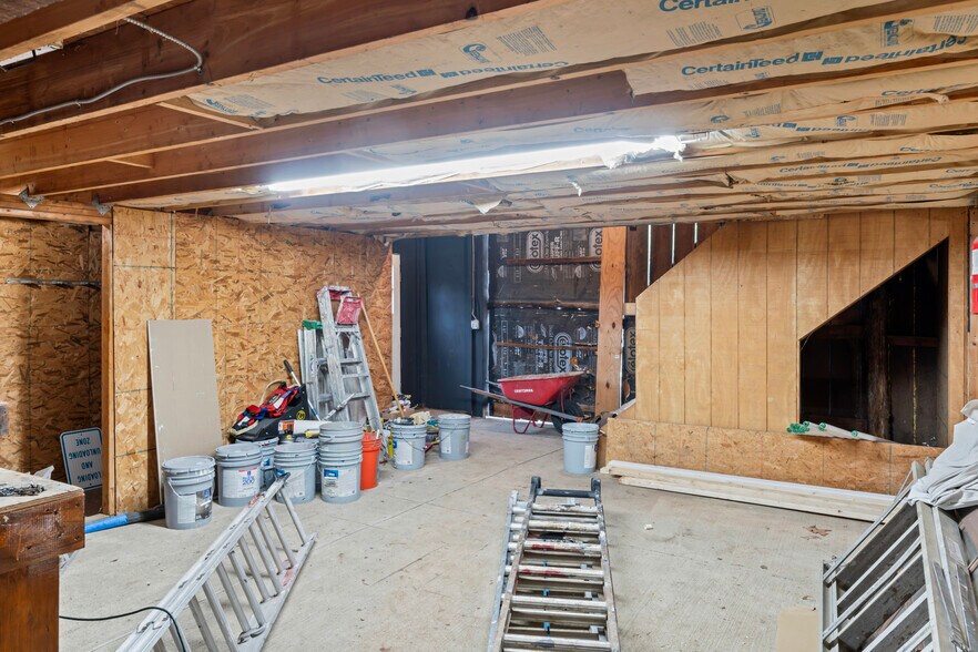 More Photos Of 20704 Ashburn Rd, Ashburn Unknown For Lease