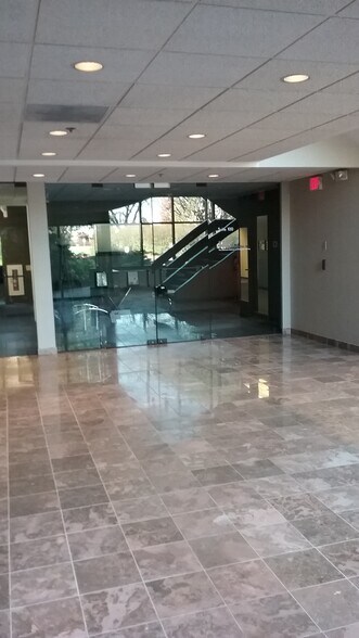 More Photos Of N14W24200 W Tower Pl, Waukesha Office For Lease