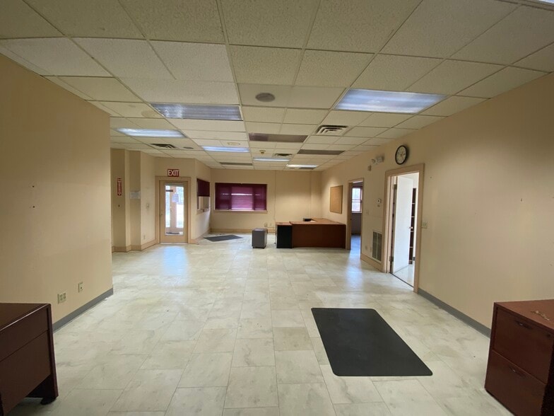 More Photos Of 113-119 Falso Dr, Syracuse Warehouse For Lease