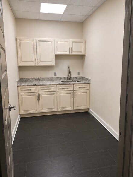 More Photos Of 28408 Sweetgum Rd, Magnolia Warehouse For Lease