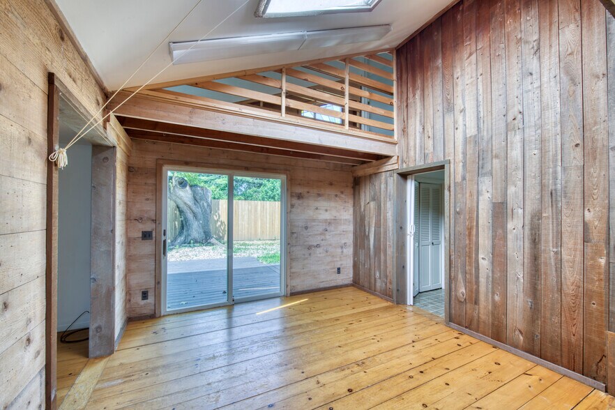 More Photos Of 270 North St, Cutchogue Office For Lease