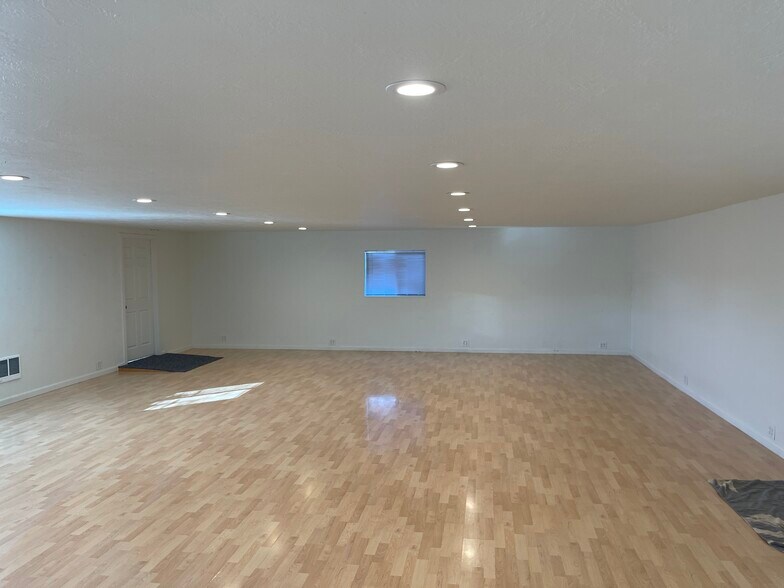 More Photos Of 1715 N Oregon St, Ontario Office For Lease