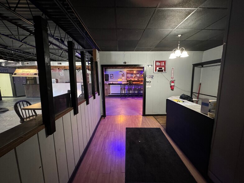 More Photos Of 3080 W State St, Bristol Bar For Sale