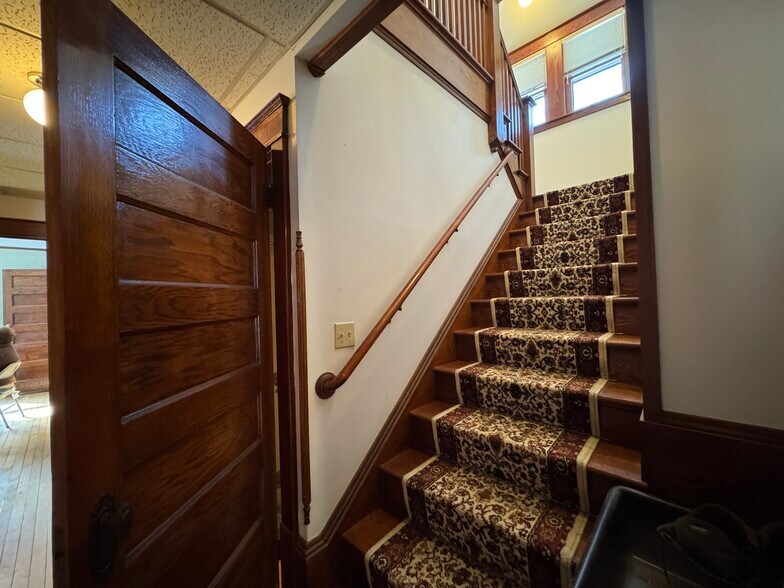 More Photos Of 300 E Pioneer St, Crandon Flex For Sale