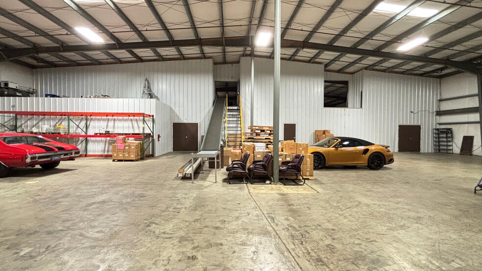 More Photos Of 475 Business Park Ln, Allentown Warehouse For Sale