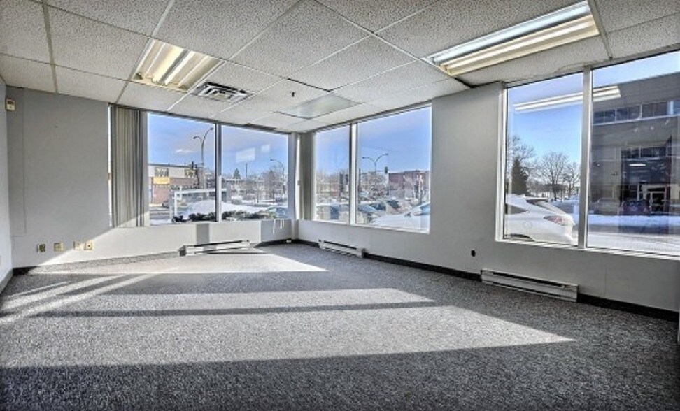 More Photos Of 8920-8950 Boul Pie-IX, Montréal Light Manufacturing For Lease