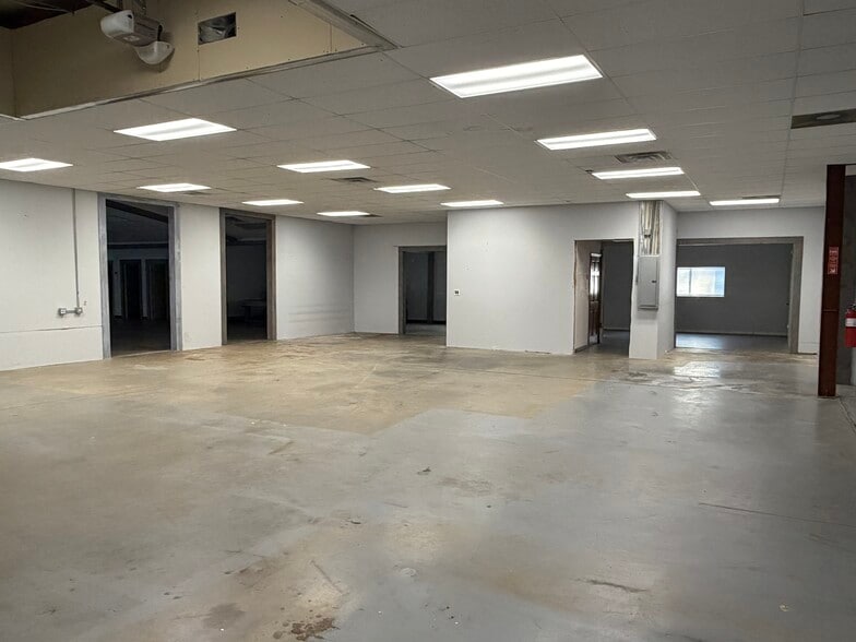 More Photos Of 139 New Hope Rd, Lawrenceville Warehouse For Sale