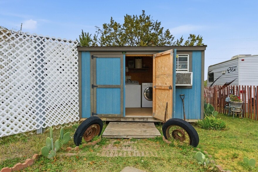 More Photos Of 395 Mary Dr, Weatherford Trailer Camper Park For Sale