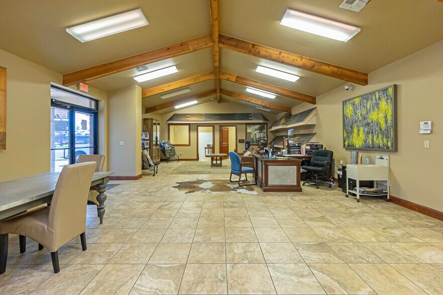 More Photos Of 1302 SW Lee Blvd, Lawton Storefront Retail Office For Lease