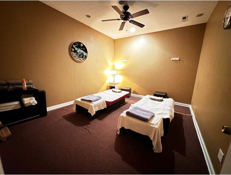 More Photos Of 3347 N Clark St, Chicago Storefront Retail Residential For Sale