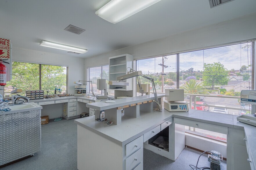 More Photos Of 899 E Grand Ave, Escondido Medical For Sale