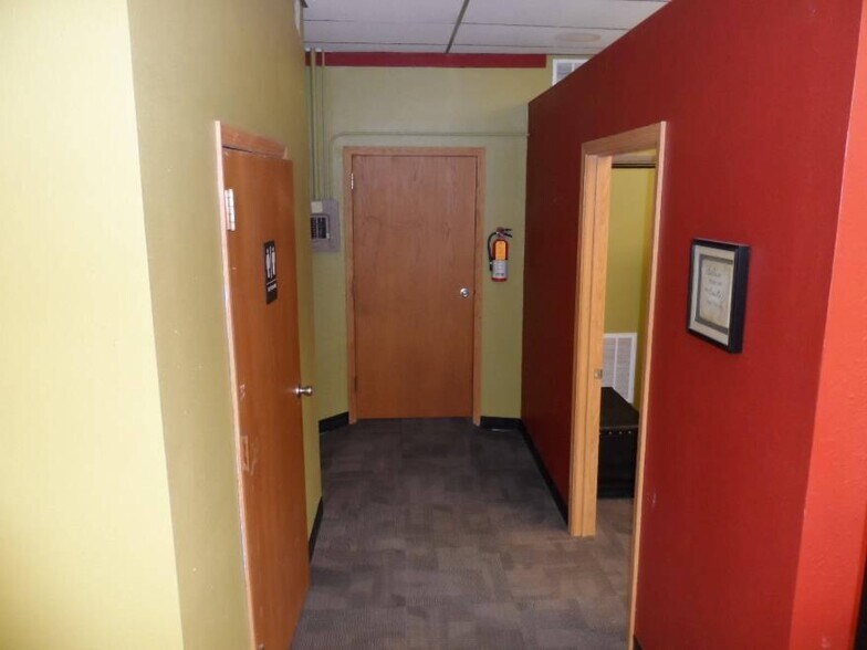 More Photos Of 112 NW 2nd Ave, Mandan Storefront Retail Residential For Lease