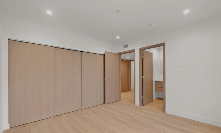More Photos Of 11025 Blix St, North Hollywood Apartments For Sale