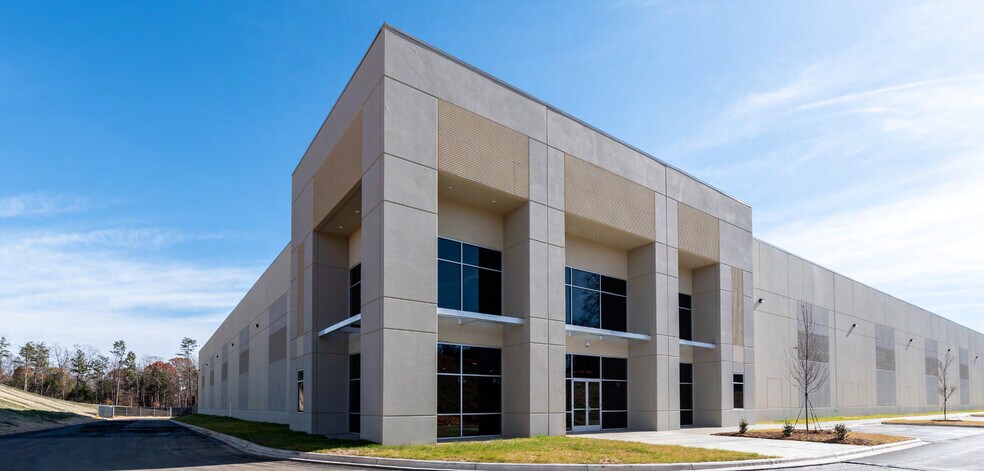 More Photos Of 5020 Meadow Oak Commerce Pky, Charlotte Warehouse For Lease