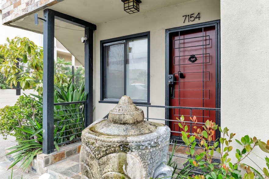 More Photos Of 7154 Lexington Ave, West Hollywood Apartments For Sale