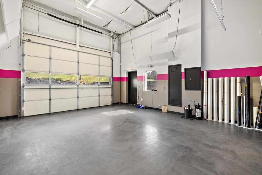 More Photos Of 270 Us Highway 321 NW, Hickory Auto Repair For Sale