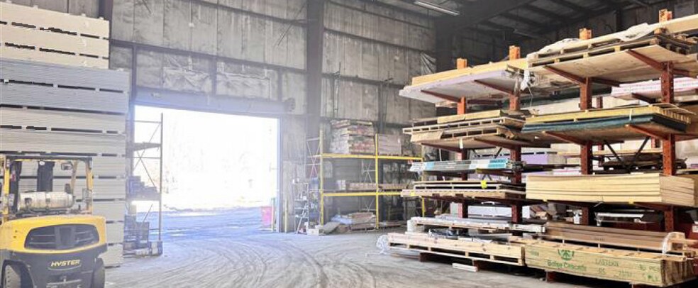 More Photos Of 100 Main St, Tullytown Warehouse For Lease