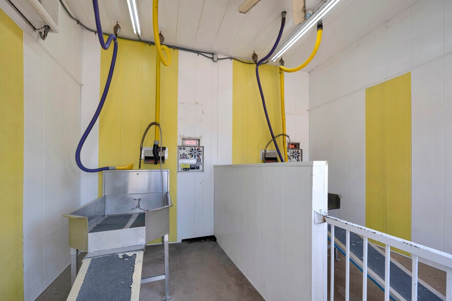 More Photos Of 504 N Euless Main St, Euless Carwash For Sale