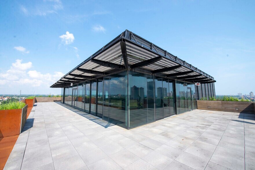 Primary Photo Of 5050 N Broadway St, Chicago Apartments For Lease