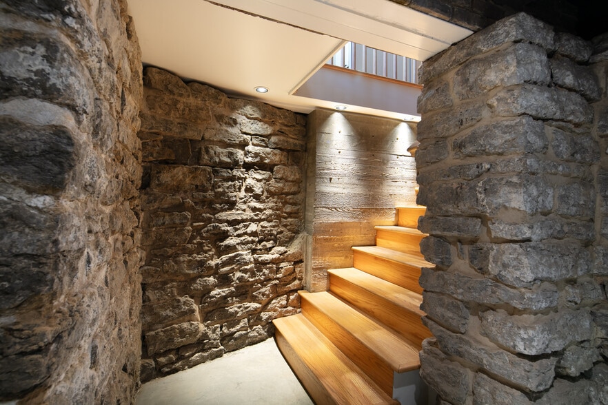 More Photos Of 146 E Third St, Lexington Office For Lease