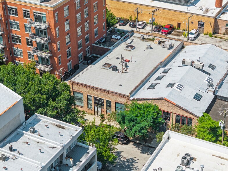 More Photos Of 942-944 W Huron St, Chicago General Retail For Sale