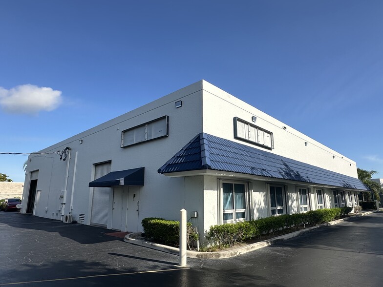 More Photos Of 1959 W 9th St, Riviera Beach Flex For Sale