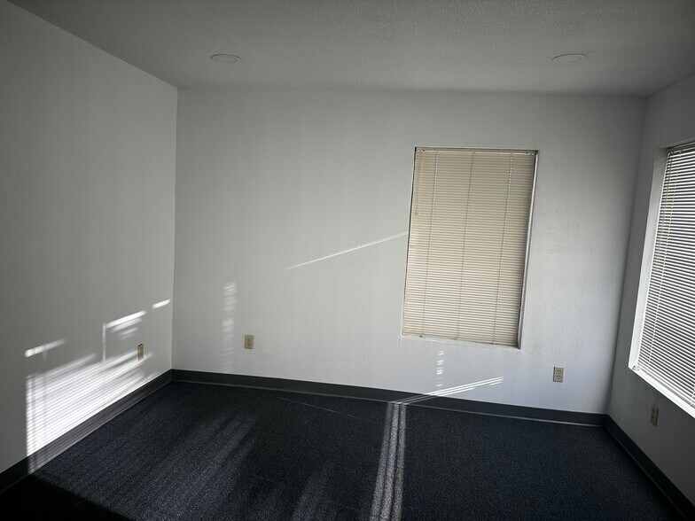 More Photos Of 125 N Fort Worth St, Midland Office For Sale