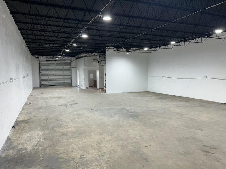 More Photos Of 4020 NE 5th Ter, Oakland Park Warehouse For Lease