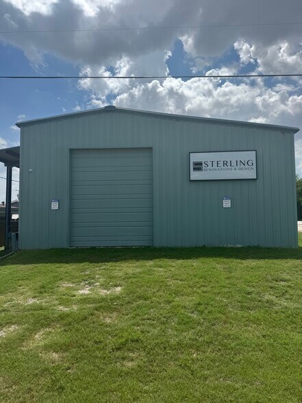 Primary Photo Of 121 W 6th St, Justin Manufacturing For Lease