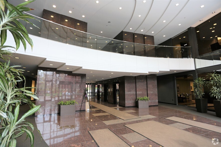 More Photos Of 6100 Oak Tree Blvd, Independence Coworking Space