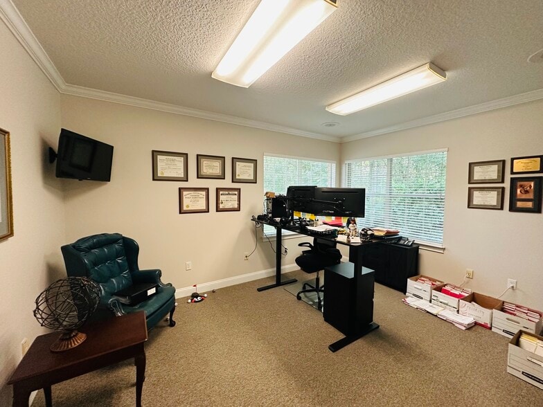 More Photos Of 6817 Southpoint Pky, Jacksonville Office For Sale