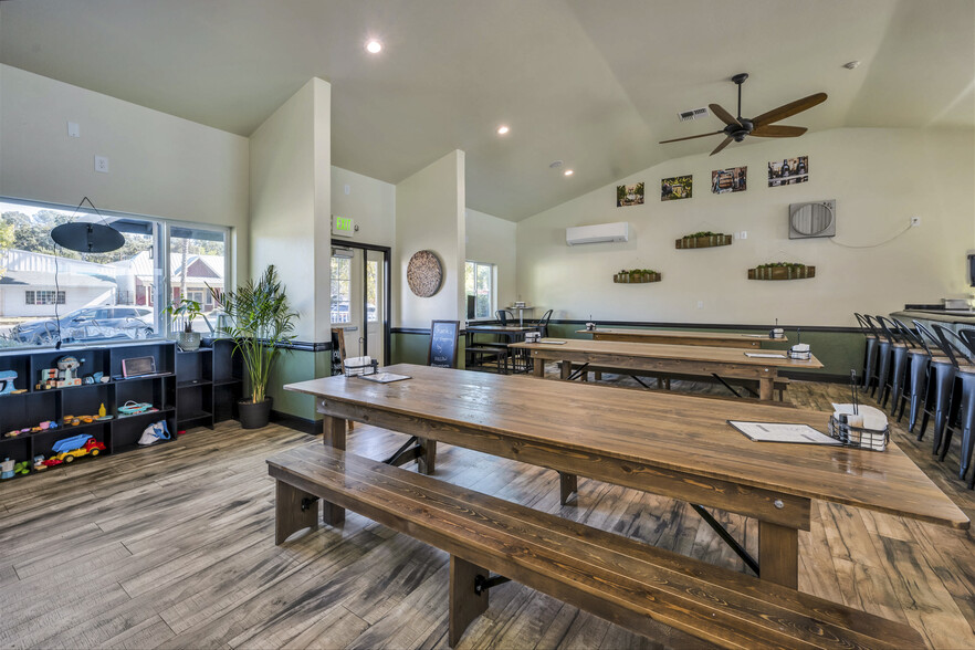 More Photos Of 14625 Lakeshore Dr, Clearlake Restaurant For Sale