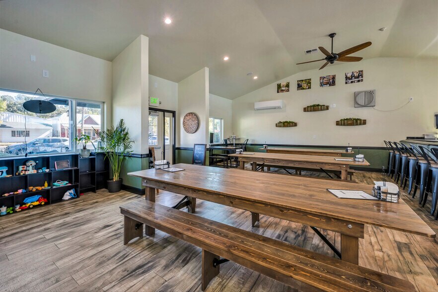 More Photos Of 14625 Lakeshore Dr, Clearlake Restaurant For Sale