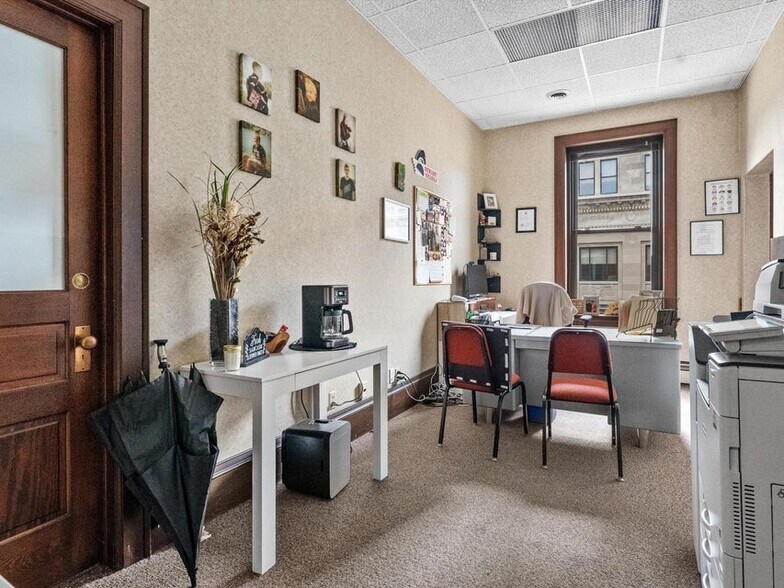 More Photos Of 921-931 8th St, Manitowoc Office For Sale