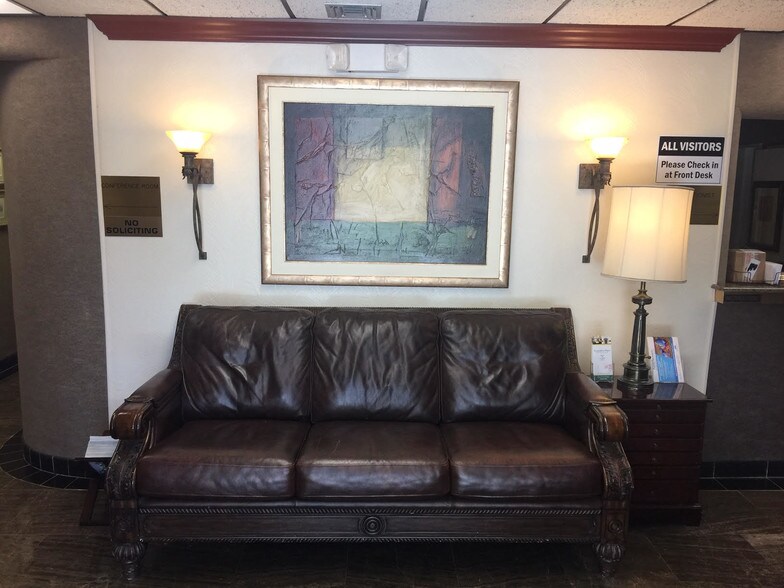 More Photos Of 2455 Hollywood Blvd, Hollywood Office For Lease