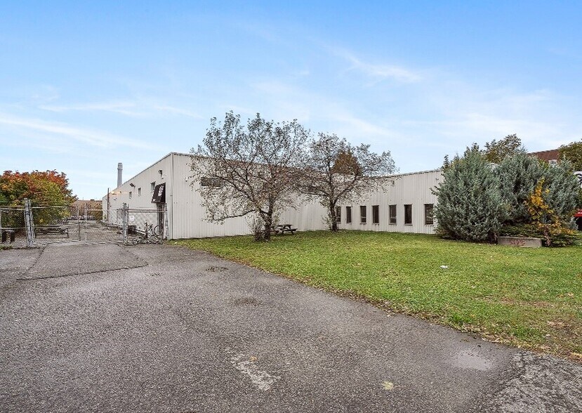 More Photos Of 3075 Rue Sainte-Catherine E, Montréal Warehouse For Lease
