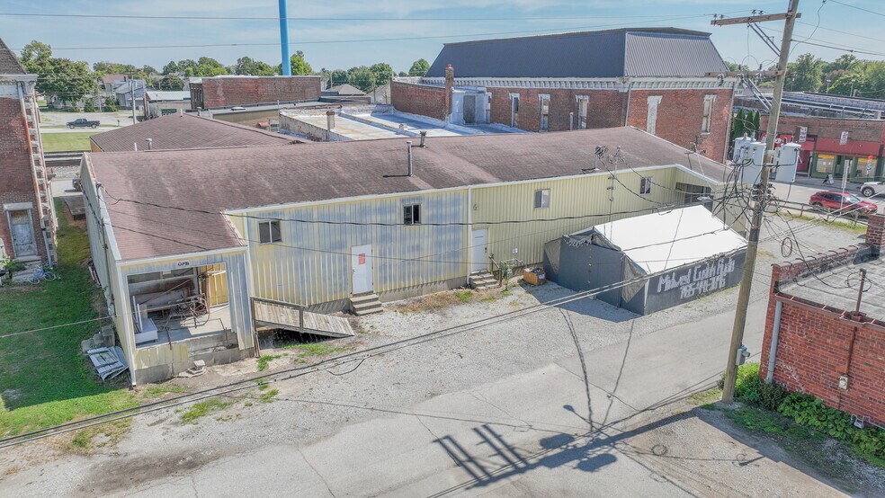 More Photos Of 207 S Railroad St, Brookston General Retail For Sale