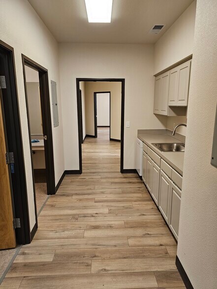More Photos Of 4300-4310 Cherry Ave NE, Keizer Office For Lease