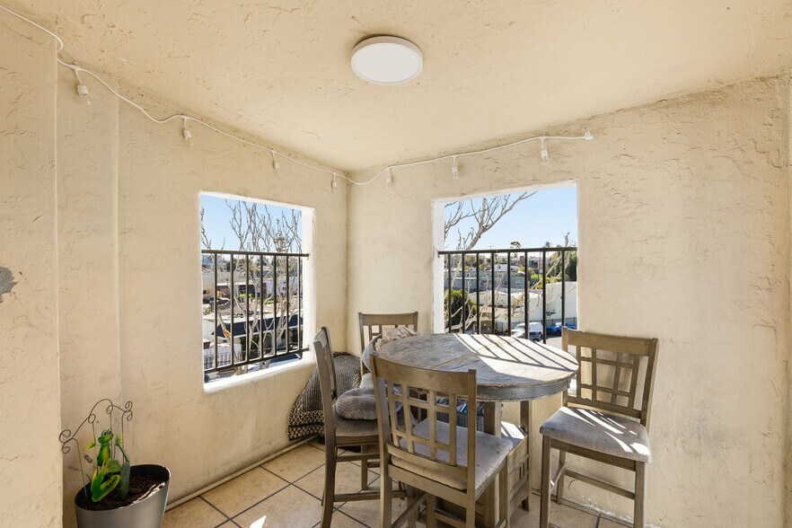 More Photos Of 402 Olivewood Ter, San Diego Multifamily For Sale