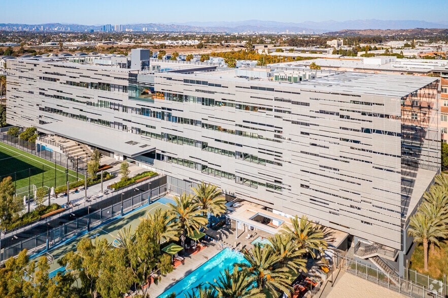 More Photos Of 5533 Waters Edge Way, Playa Vista Office For Lease