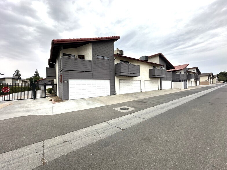 More Photos Of 2408 Gosford Rd, Bakersfield Apartments For Sale