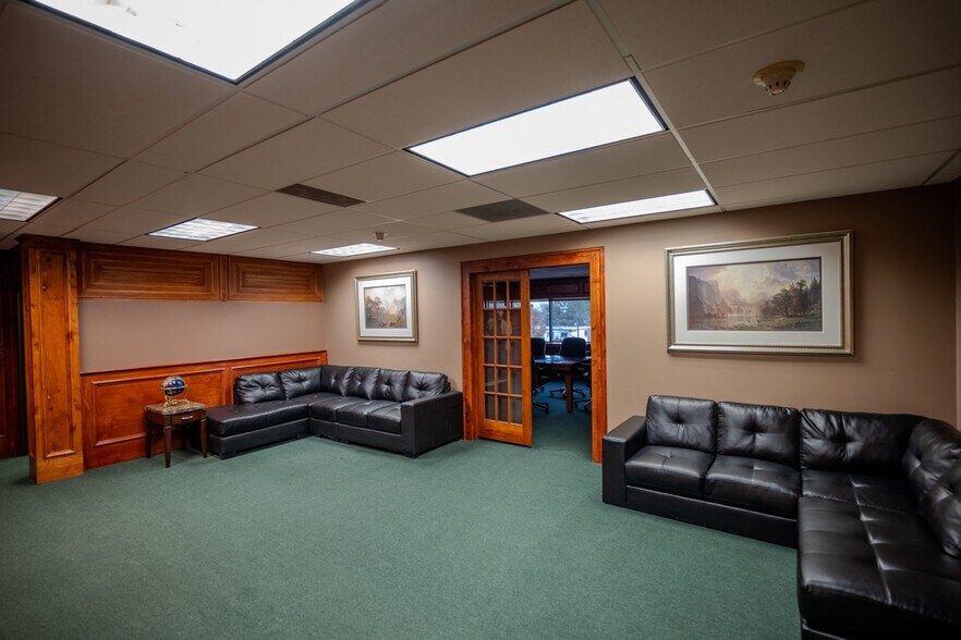 More Photos Of 605 Parfet St, Lakewood Medical For Sale