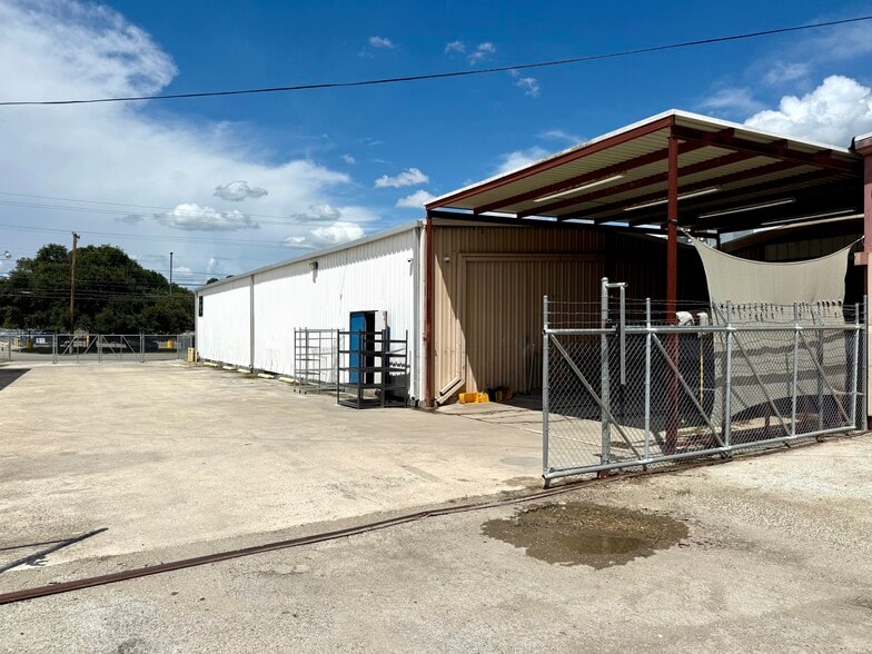More Photos Of 1830 Jackson Keller Rd, San Antonio Warehouse For Sale