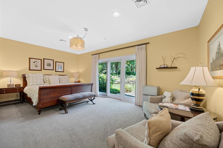 More Photos Of 89 Houston Farm Rd, Stowe Hotel For Sale