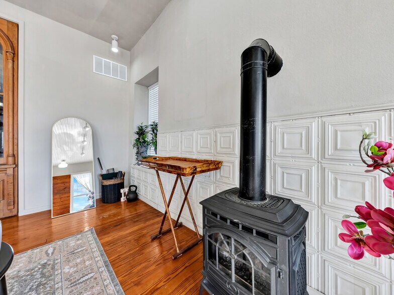 More Photos Of 106 W Main St, Pilot Point Storefront For Sale