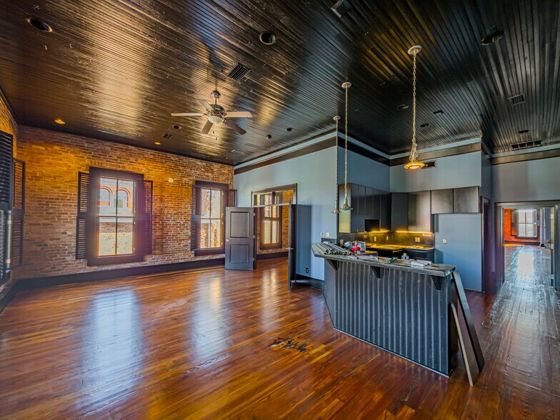 More Photos Of 105-111 W Central, Valdosta Storefront Retail Office For Sale