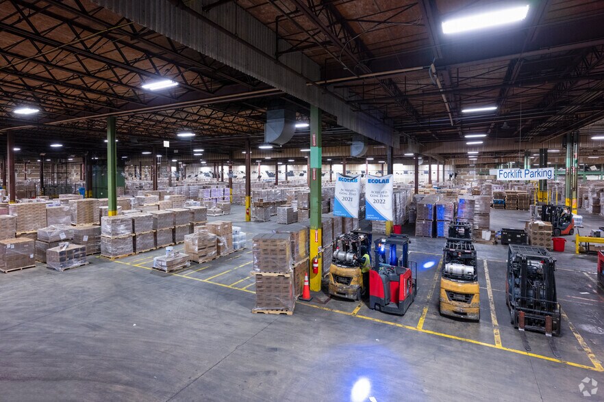 More Photos Of 90 Piedmont Industrial Dr, Winston-Salem Warehouse For Sale